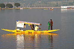 Shikara Dal Lake